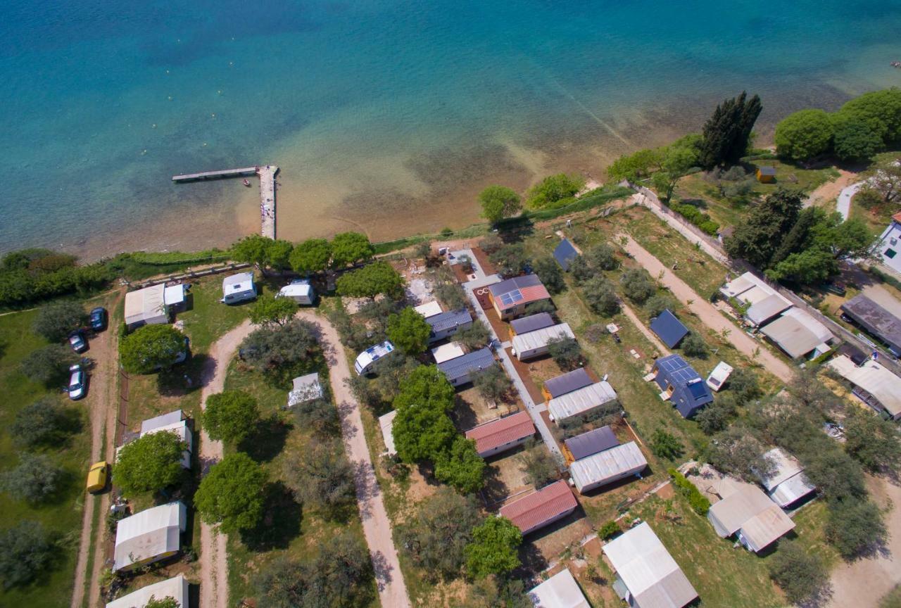 Kamp Karla & Bruno Hotel Sveti Filip i Jakov Exterior photo